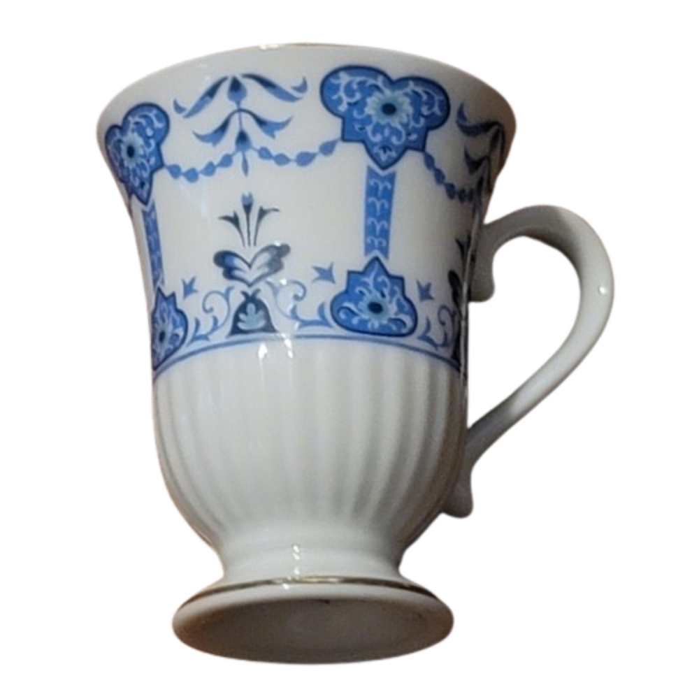 Avon 1984 source of collectible miniature blue white gold trimmed tea cup tiny